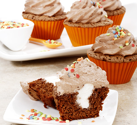 Featured image of post Receita De Cupcake Recheado Retire os cupcakes do forno e espere esfriar come e a rechear os cupcakes cubra os cupcakes com o recheio que sobrar